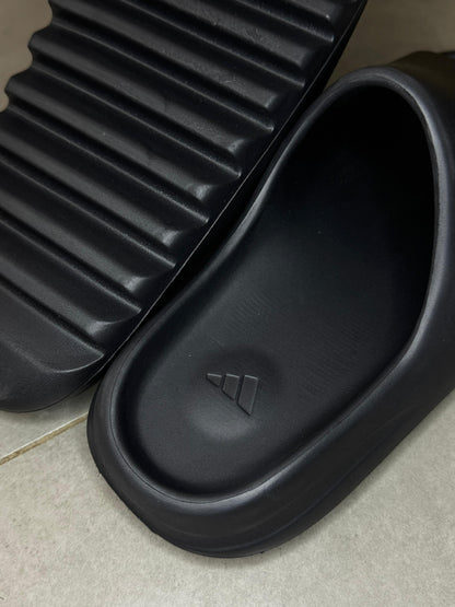 Yeezy Slide Black