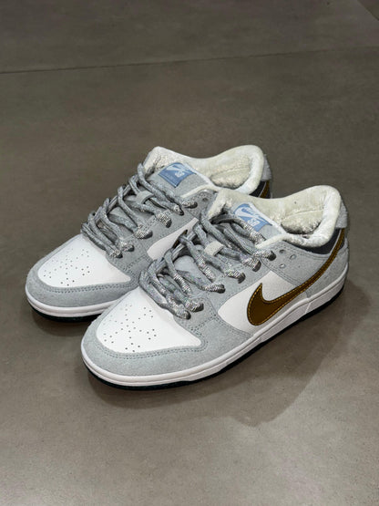 Nike SB Dunk Low x Sean Cliver  Holiday Special (Special Box) Tênis