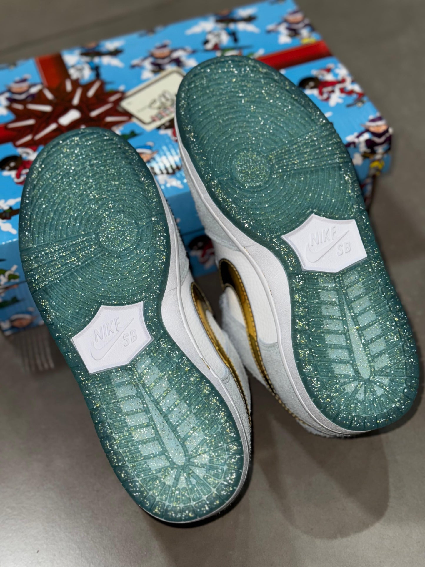 Nike SB Dunk Low x Sean Cliver  Holiday Special (Special Box) Tênis